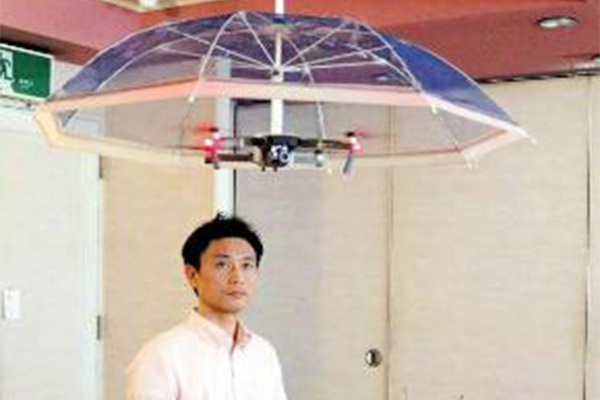 日本研发会飞的雨伞,三年前由公司总裁发起该